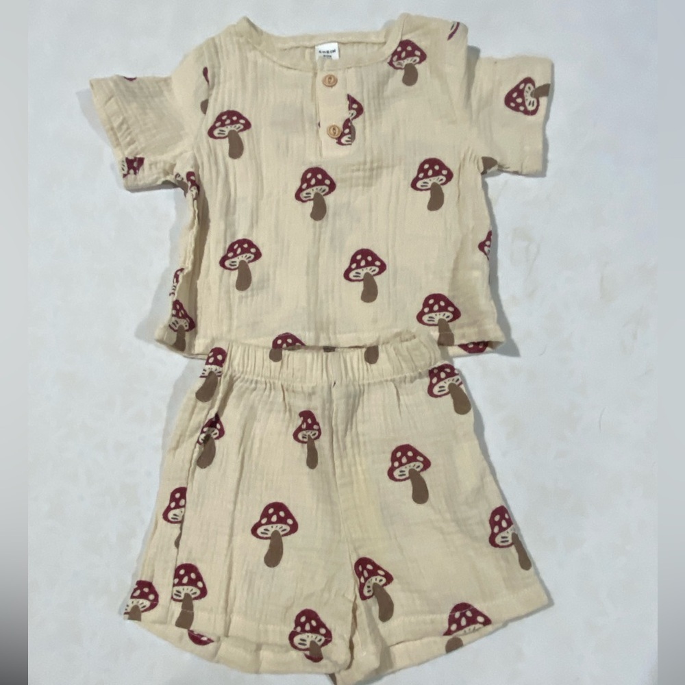 SHEIN Beige Kids' Mushroom Shorts Set